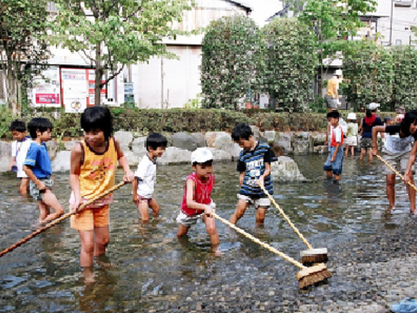 親水公園の早朝清掃