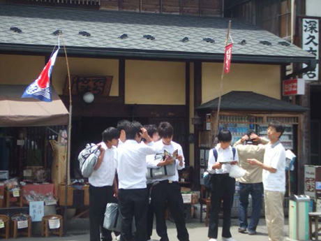 東日本大震災により一次は激減した修学旅行も、徐々に増えている